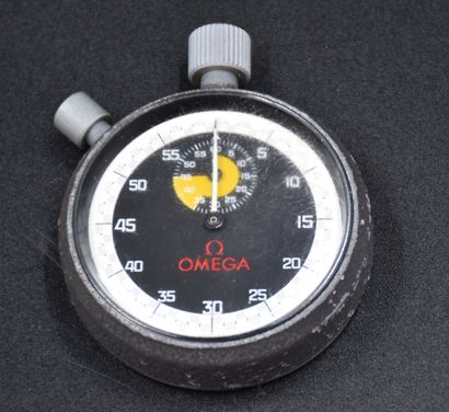 null Chronomètre de marque Omega dans sa boîte. Vers 1970. 

NL: Omega merk chronometer...