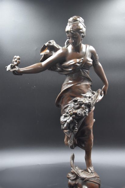 A. GAUDEZ(1845- 1902) A. GAUDEZ(1845- 1902). Bronze. Elégante à la corne d'abondance....