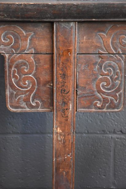 null Chinese console Qing period Length : 172 cm. Width : 30 cm. Ht: 78 cm. 

NL:...