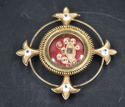 null Gold reliquary brooch. Total weight : 27.6 grams. 

NL: Gouden reliekschrijn...