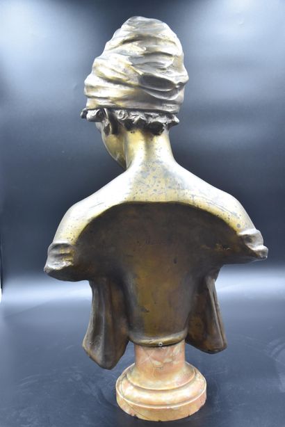 René MAQUET (XIX-XX) René MAQUET (XIX-XX) Bust of woman in bronze. Marble base. Total...