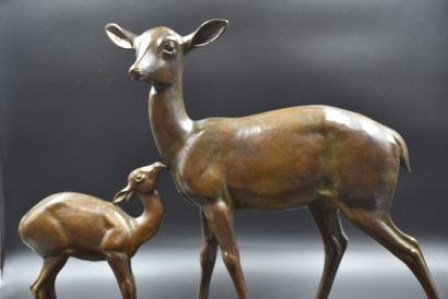 M. LEDUCQ (1879-1955). M. LEDUCQ (1879-1955). Bronze art déco représentant une biche...