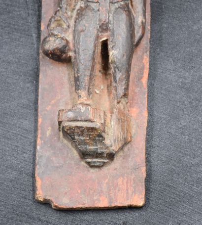 null Égypte ptolémaïque (?) Fragment de coffre ou de mobilier en bois sculpté à l'effigie...