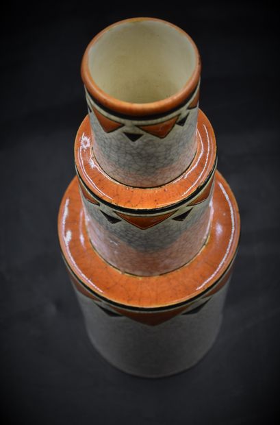 Charles Catteau (1880-1966) Charles CATTEAU (1880-1966). Boch keramis vase in cracked...
