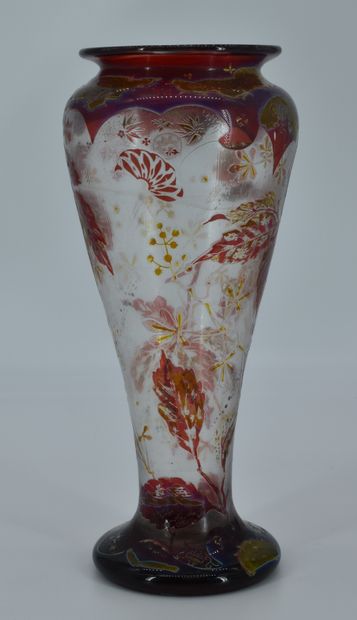 null Vase art nouveau Vallerysthal à décor japonisant de fleurs et de papillons....