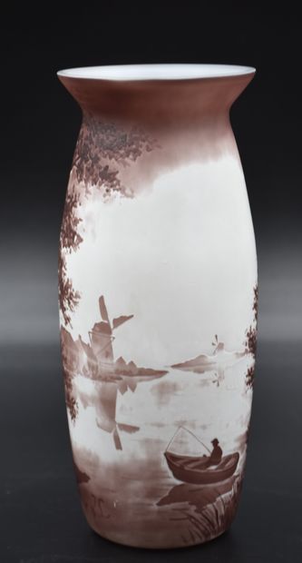  Vase art nouveau en cristal du Val Saint Lambert. Décor lacustre multicouches animé...