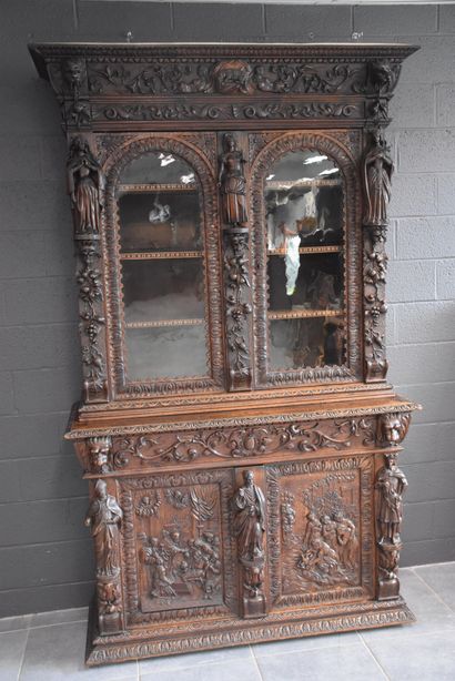 null Neo-Renaissance style double bookcase circa 1880 with carved characters. (Some...