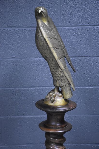 null Lutrin à décor d’aigle en bronze. XIXème siècle. Ht : 165 cm. 

NL: Lessenaar...