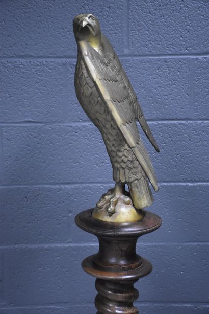 null Lectern with eagle decoration in bronze. XIXth century. Ht : 165 cm. 

NL: Lessenaar...