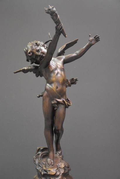 AUGUSTE MOREAU (1834-1917) Auguste MOREAU (1834-1917). Pendule en bronze représentant...