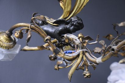 null Chandelier in gilded and patinated bronze decorated with a cherub holding four...