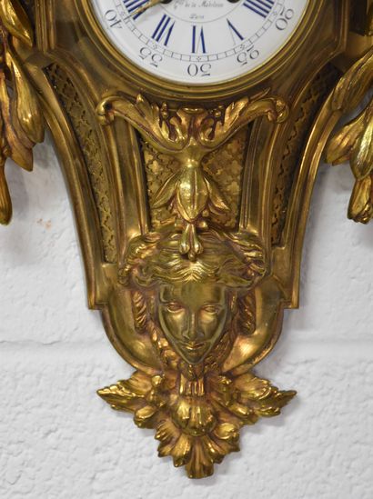 null Cartel mural en bronze de style Louis XVI. Fin XIXème. Paris. Ht : 60 cm. 

NL:...