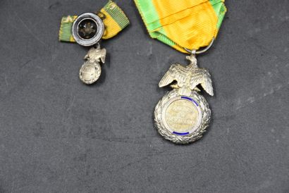 null Médaille militaire second empire accompagnée de sa réduction. (Petits manques...