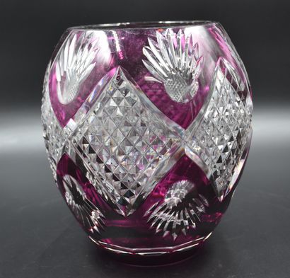 null /Vase en cristal du val Saint Lambert. Doublé violet. Signé et numéroté 59/100...