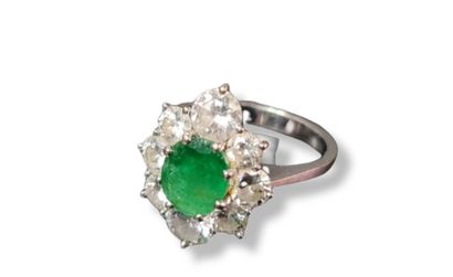 null Emerald and diamonds ring. White gold 18K. Total weight : 5,05 grams. 

NL:...