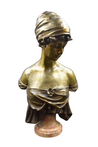 René MAQUET (XIX-XX) René MAQUET (XIX-XX) Buste de femme en bronze. Socle marbre....