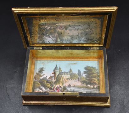 null Small charm lot circa 1800 comprising : - a box covered with gilt paper and...