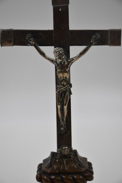 null Christ in solid silver on his wooden cross richly carved. Work from Liège XVIIIth...