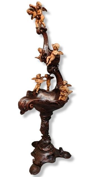 null 
1880年左右，意大利北部。令人印象深刻的罗凯尔风格的木雕，装饰着八个跳舞的普提和音乐家。事故和丢失的部件（脚、手）。身高：182厘米









...