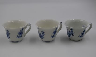 null Lot of 9 chocolate cups in porcelain of Tournai decorated Ronda. We joined a...