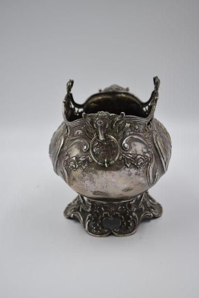 null Silver planter decorated with rural subjects. Private collection of a family...