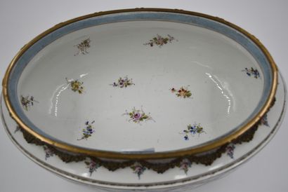 null Planter in porcelain of Paris in the taste of Sevres decorated with garlands...