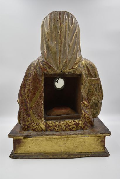 null 代表圣艾格尼丝的半身雕像。镀金和多色的木头 18世纪。来自列日地区的一个古董商家庭的私人收藏，他们几年前就已经退休了。高度：60厘米。



 18个...