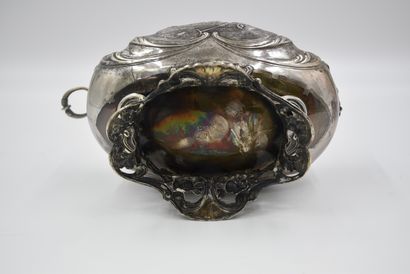 null Silver planter decorated with rural subjects. Private collection of a family...