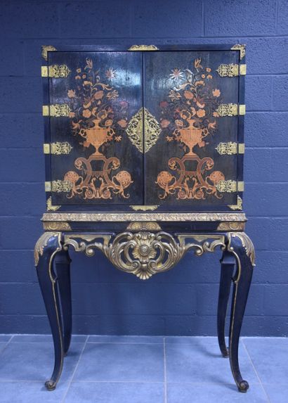 null Napoleon III cabinet of Regency style. Marquetry of flowered urns. Height :...