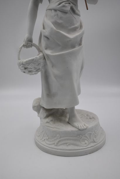null Romantic sculpture around 1900 in white cookie. The return of the fishing. Ht...