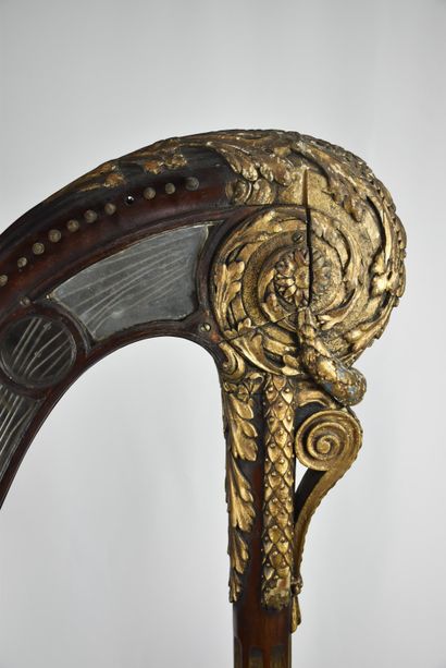 null Harpe française XVIIIème en bois sculpté à restaurer. Manque les cordes. Petit...