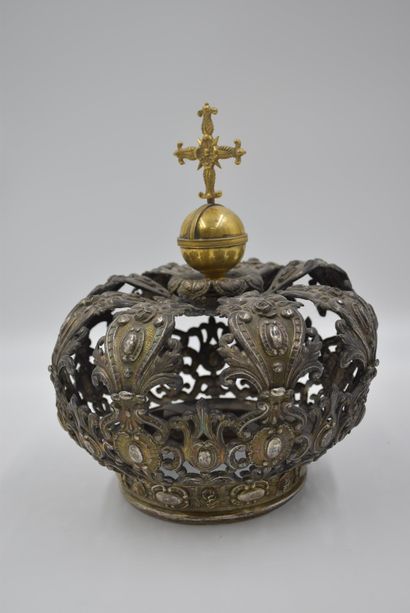 null Important silver and vermeil statue crown with the hallmarks of the city of...