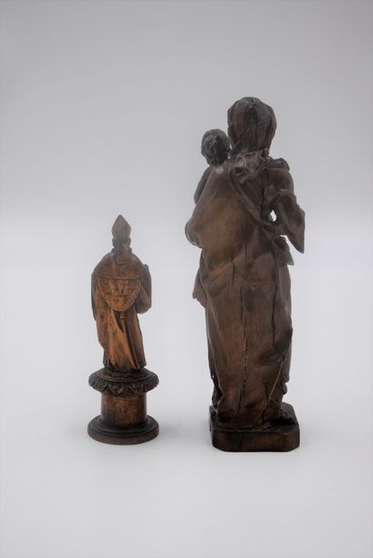 null 大概在1700年左右，木雕的圣母和儿童。高度：18厘米（小姐）。附有一个木雕的小主教。高度：12厘米。来自列日地区的一个古董商家庭的私人收藏，已退休多年。



...