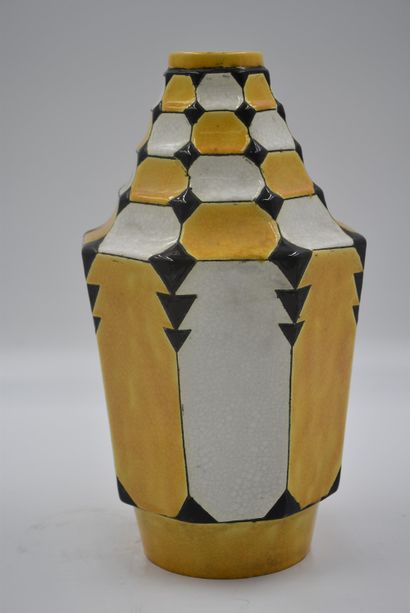 Charles CATTEAU (1880-1966). Charles CATTEAU (1880-1966). Vase constructiviste en...