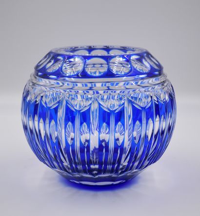 null Vase en cristal du Val Saint Lambert, création contemporaine d’inspiration Joseph...