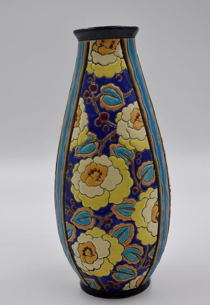 null Vase Boch Keramis à décors de fleurs en émaux. Ht: 32 cm. 



Boch Keramis vaas...