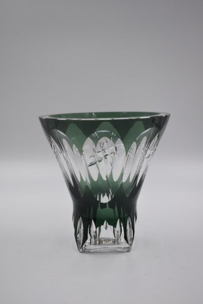 null Vase art déco en cristal doublé vert du Val Saint Lambert. Ht : 24 cm. 



Art...