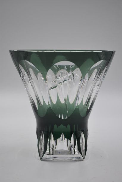 null Vase art déco en cristal doublé vert du Val Saint Lambert. Ht : 24 cm. 



Art...
