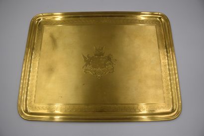 Imposant plateau de table en métal doré richement...