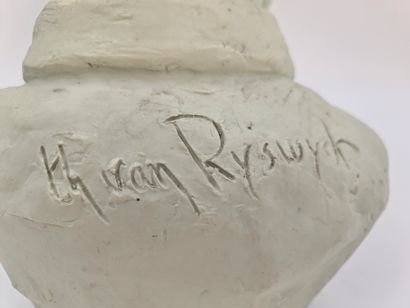 Thierry Jac. VAN RYSWYCK (1911-1958) 蒂埃里-雅克。VAN RYSWYCK (1911-1958) 男子半身像。推测为艺术家的自画像。塞拉贝尔饼干。高度：35厘米。基地上的芯片。蒂埃里-杰克VAN...