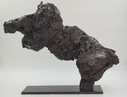 Patrick VILLAS (1961). 帕特里克-维拉斯（1961）。黑豹。青铜雕塑，有深色的铜锈，签名和编号为1/8。铸造厂艺术广播。高度：51厘米。这座雕塑出现在Youtube的一个视频中，该视频专门介绍了艺术家治疗的大猫。大猫...