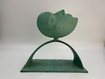 KOBE (1950-2014). 
KOBE (1950-2014).

Testa nel vento. 1999

Bronze with green patina.

E.A...