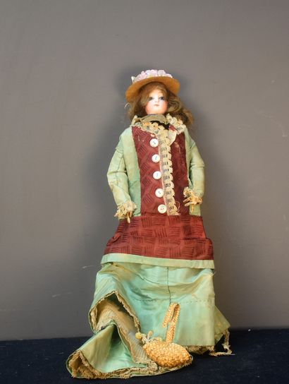 null 巴黎式的娃娃，头部和半身都是仿制品。F. Gaultier制作的闭口。在皮肤上的直体。旧衣服。高度：30厘米。



含有饼干碎片的爆米花。由F. Gaultier撰写的《Gesloten...