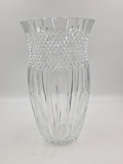 null Imposant vase en cristal du Val Saint Lambert. Ht: 46,5 cm Probablement Charles...