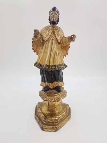 null St-Jean Népomucène Sujet en bois sculpté polychrome et doré. XVIIIème siècle...