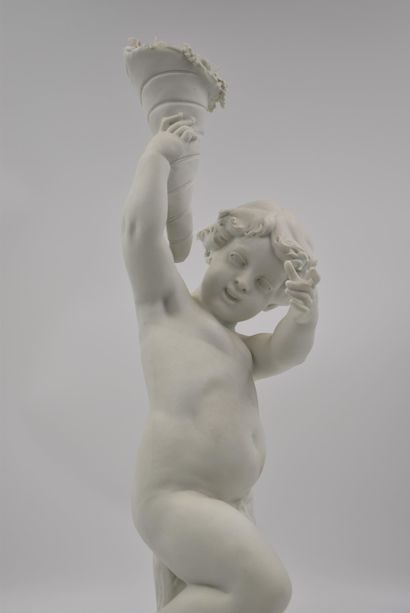 null Sculpture romantique en biscuit blanc début XXème représentant un chérubin....