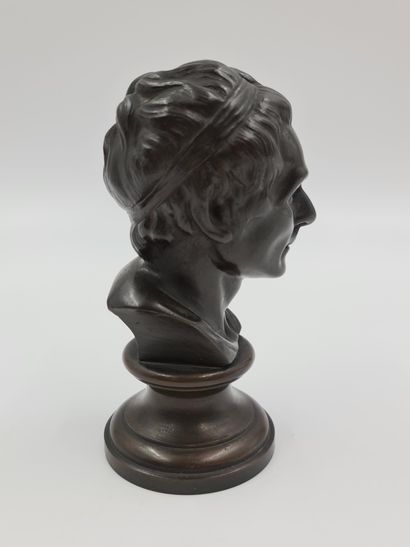 null Buste de Jean Jacques Rousseau représenté à l'antique. Bronze à patine brune...