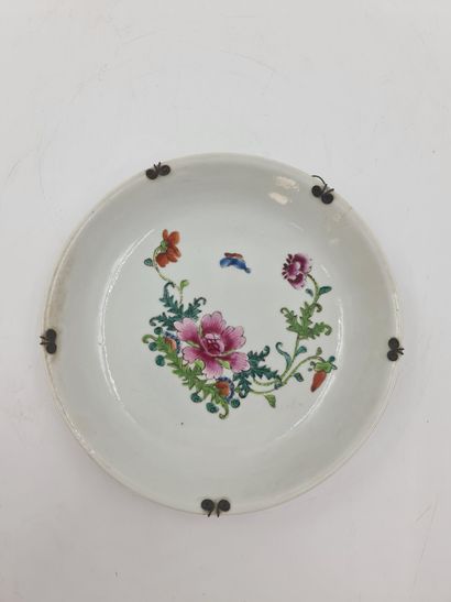 null Paire de plats en porcelaine de Chine fin XVIIIème-début XIXème.. Diamètre :...
