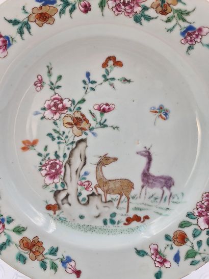 null China porcelain plate with deer decoration. Compagnie des Indes 18th century.



Chinees...