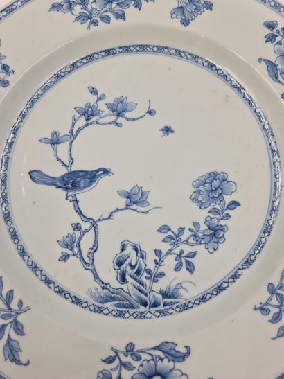 null China porcelain dish white/blue. Company of the Indies XVIIIth century. Diameter...